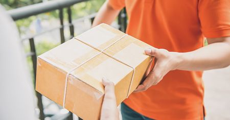 Koronawirus z Chin niestraszny Polakom? Paczki z Aliexpress wciąż napływają