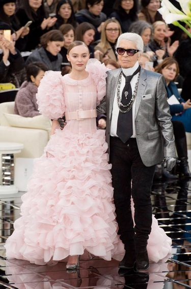 Lily-Rose Depp i Karl Lagerfeld – pokaz Chanel 2017