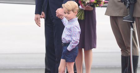 Dlaczego książę George zawsze nosi krótkie spodenki? Rozwiązanie jest bardzo proste