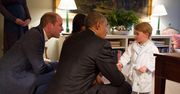 Książę George spotkał się z Barackiem Obamą. Wyglądał słodko w... szlafroku!