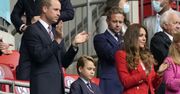 William i Kate zabrali George'a na mecz Anglików na Euro 2020. Tata i syn w bliźniaczych stylizacjach prezentują się wyjątkowo szykownie
