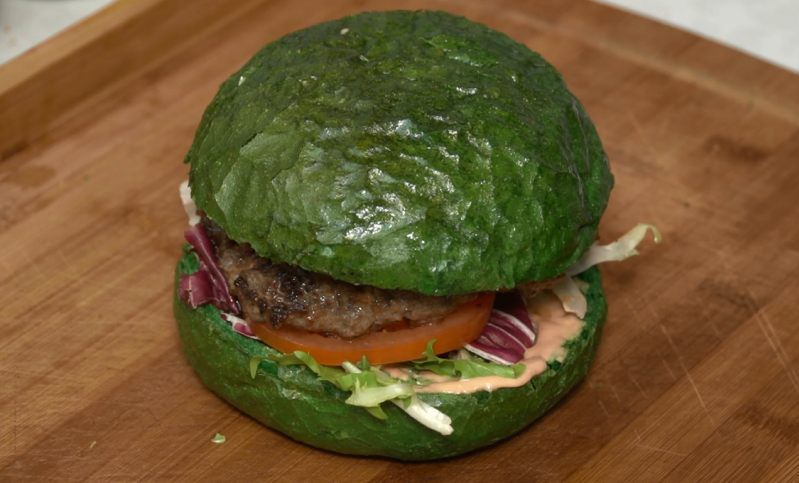 Kolorowe burgery - oryginalne, ale czy smaczne?