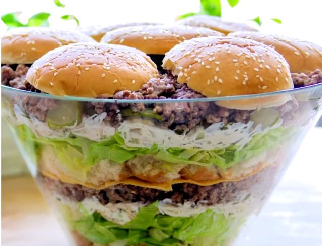 Pomysłowa sałatka-hamburger