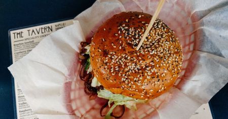 Jak zrobić hamburgera, czyli idealny przepis na sezon grillowy