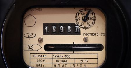 Masz dom wybudowany przed 1989 rokiem? Musisz rozważyć wymianę instalacji elektrycznej