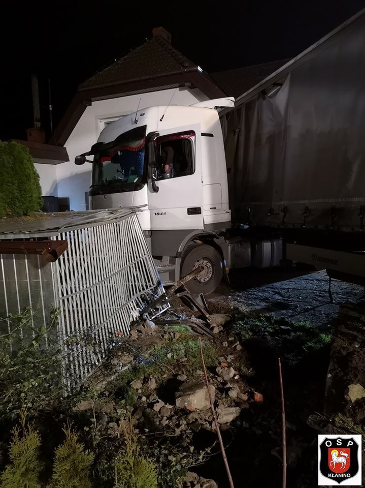 Przydargiń. Tir wjechał w budynek. Rodziny nie mogą wrócić do domu