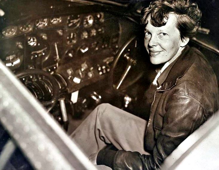Earhart podjęła się próby okrążenia kuli ziemskiej wzdłuż równika w 1937 r.