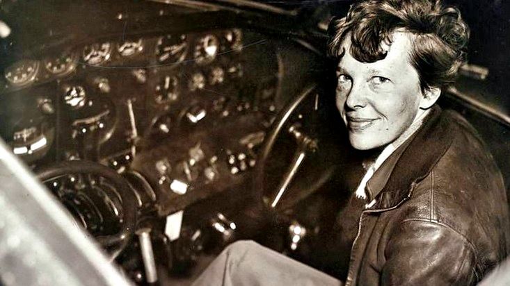 Earhart podjęła się próby okrążenia kuli ziemskiej wzdłuż równika w 1937 r.