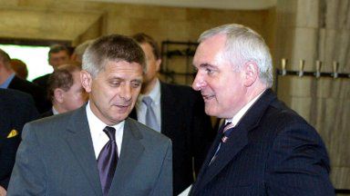 Premier Irlandii Bertie Ahern i premier Polski Marek Belka