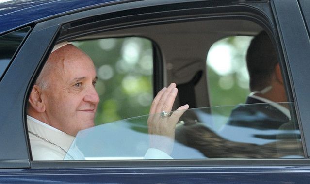 Watykańscy dostojnicy zmieniają auta na skromniejsze