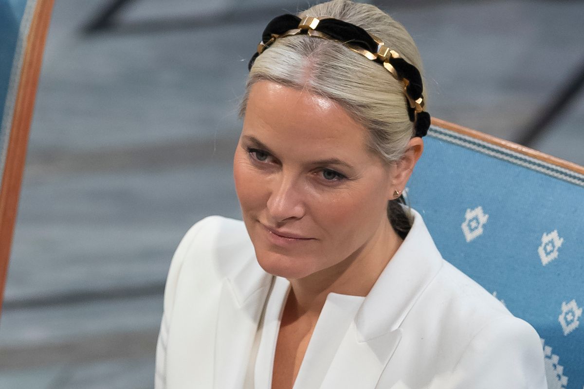 Mette-Marit na bierzmowaniu córki. Ingrid Alexandra uszanowała tradycję