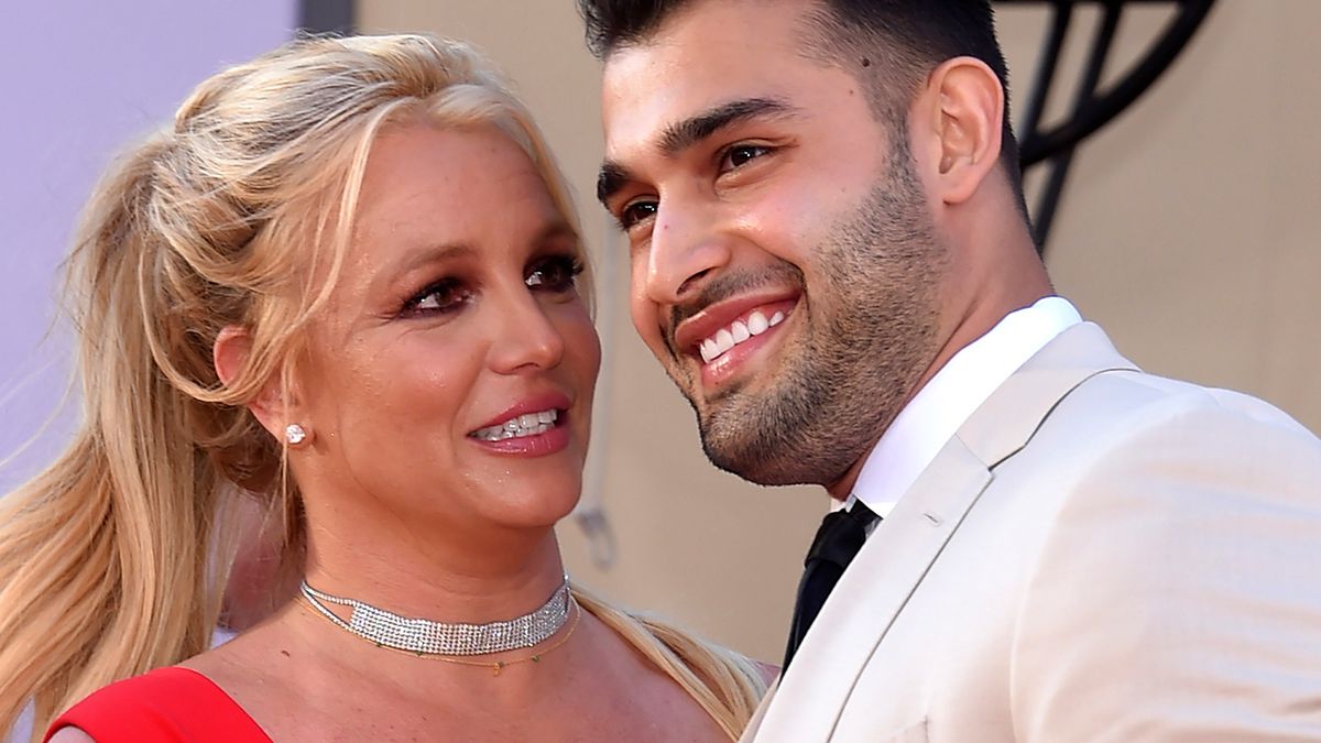 Britney Spears oficjalnie o swoim ślubie! Powie "tak" w sukni Versace. Jako panna młoda wygląda zjawiskowo