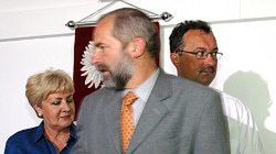 Danuta Waniek, Juliusz Braun i Włodzimierz Czarzasty podczas konferencji prasowej po posiedzeniu KRRiT