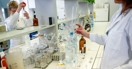 Leczenie koronawirusa. Celon Pharma i Łukasiewicz zaczynają program badawczy