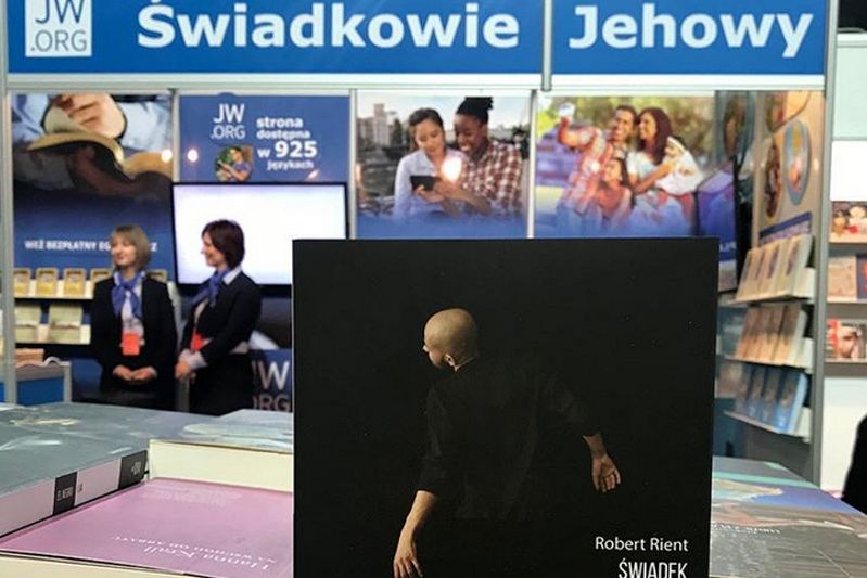 Szczygieł spotkał Świadków Jehowy na targach książki. "Więzienie dla mózgu"