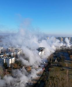 Kłęby pary wodnej nad ulicami Warszawy. Potężna awaria ciepłownicza w całej stolicy