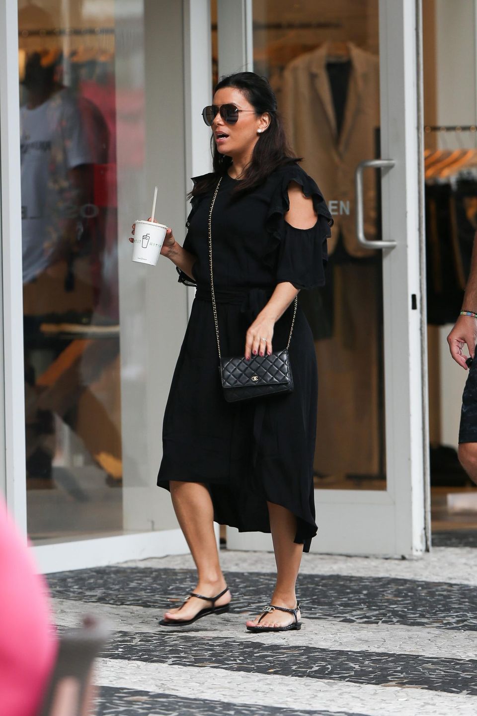 Eva Longoria na spacerze w ciąży