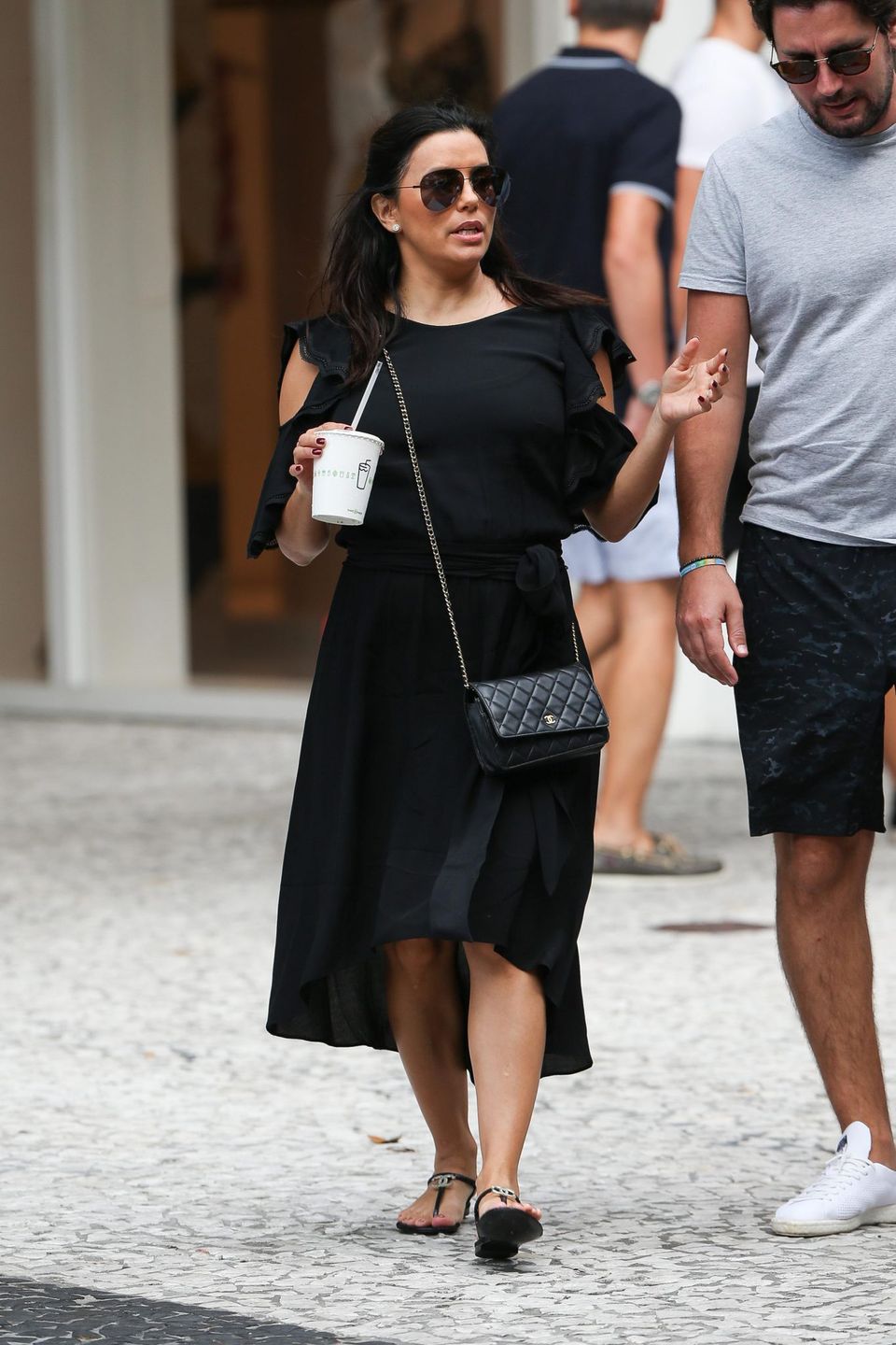 Eva Longoria na spacerze w ciąży