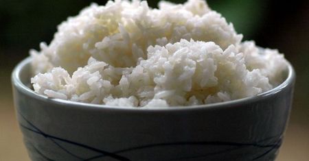 Przemycał plastikowy ryż. Chciał zarobić na biednych