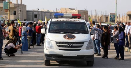 Kurdowie wycofują się z północy Syrii. Razem z nimi cywile