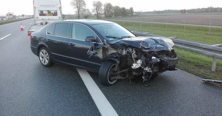 Tak wyglądało auto generała po zderzeniu na A2. Jest oświadczenie MON