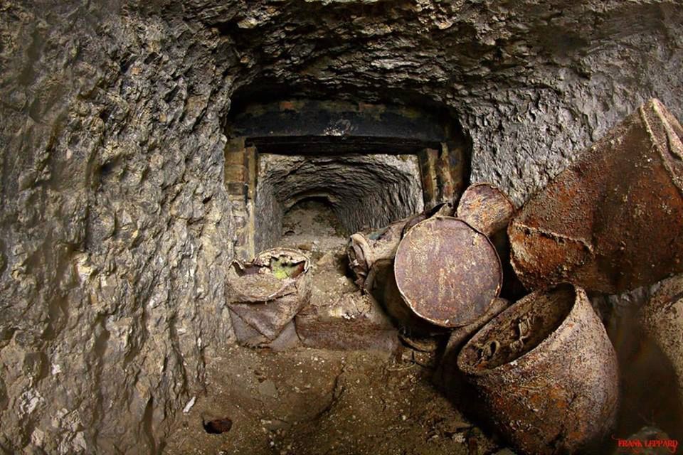 Tajemnicza dziura pod Primarkiem. Odkryto sieć tuneli z okresu wojny