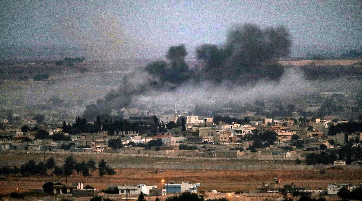 Syryjskie miasto Ras al-Ain bombardowane przez wojska tureckie.