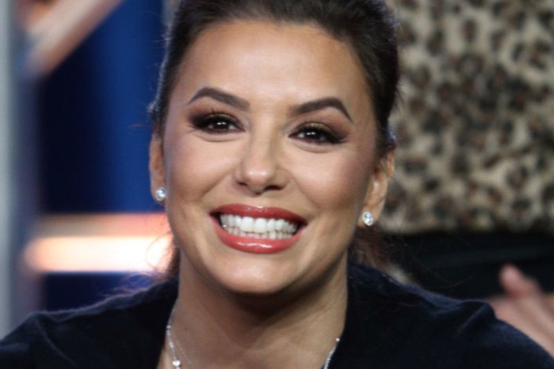 Eva Longoria niedawno urodziła. Zaszalała z rozcięciami