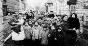 W piekle Auschwitz urodziły się setki dzieci. Jak wyglądał poród?