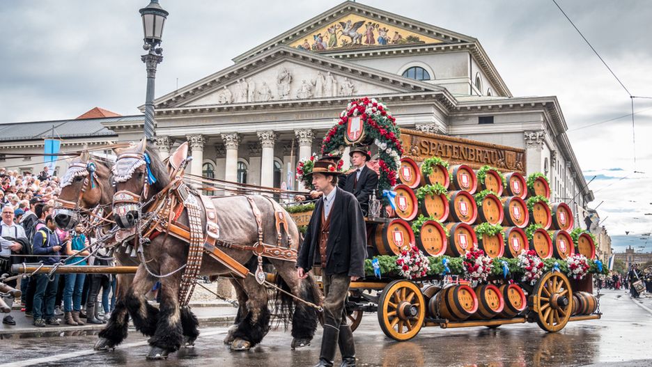 Wielu turystów przyjeżdża do Bawarii specjalnie na Oktoberfest, ale warto przy okazji zobaczyć inne atrakcje tego regionu