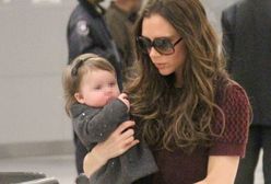 Victoria Beckham z córeczką na lotnisku