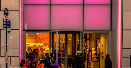Victoria's Secret ma kłopoty. Zamknie 53 sklepy