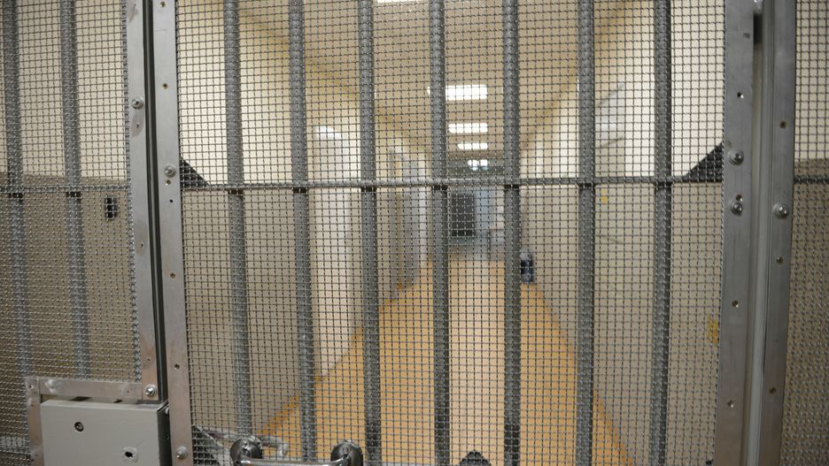 Poznań. 18-latek zmarł po przewiezieniu na komisariat. Wcześniej mógł zażywać narkotyki.