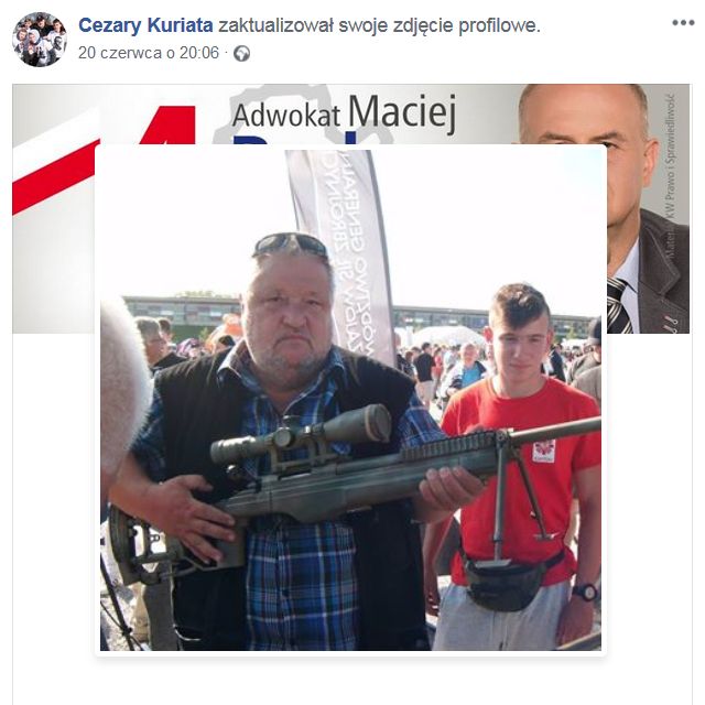 Szef wałbrzyskiego PiS z karabinem w rękach. "Zdjęcia robiliśmy sobie z Amerykańcami"