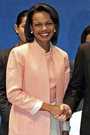 Poważna Condoleezza Rice gra Brahmsa