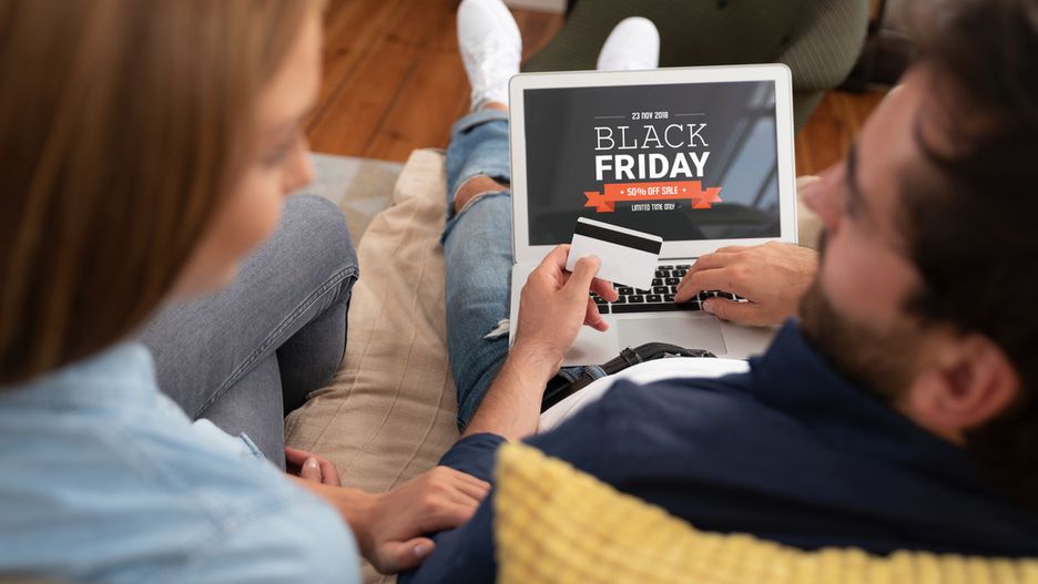 Mango w Black Friday. Ubrania, buty i dodatki z promocjami do -70%. Sprawdź przeceny