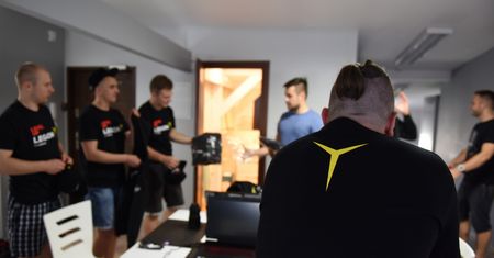 Przez 24 godziny patrzyłem, jak się tworzy gwiazdy e-sportu