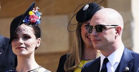 Czarująca żona Toma Hardy'ego cała w kwiatach na książęcym ślubie. Charlotte Riley zadała szyku