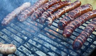 Co Polacy wrzucają na ruszt? Sprawdzamy skład kiełbasy