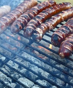 Co Polacy wrzucają na ruszt? Sprawdzamy skład kiełbasy