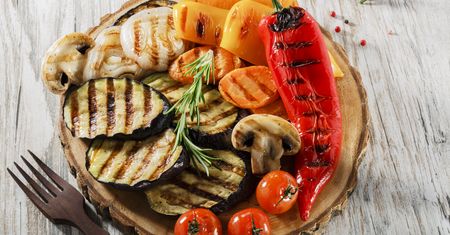 Wiosenne grillowanie. 10 nietypowych produktów, które możesz podać