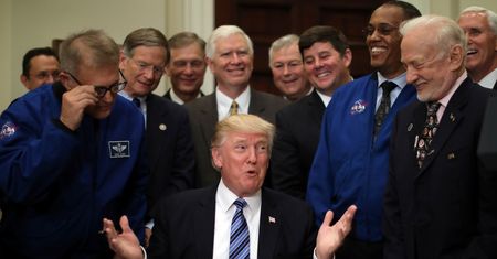 Space Force, czyli siły kosmiczne Donalda Trumpa. Brzmi fajnie, ale nie ma większego sensu