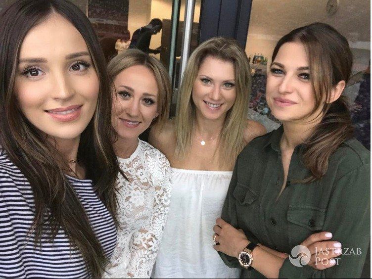 Polskie WAG's kibicują Polsce - Marina Łuczenko, Anna Lewandowska, Marta Glik, Dominika Grosicka