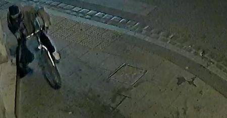 Grudziądz. Operator monitoringu namierzył złodzieja torebki. Resztę zrobili policjanci
