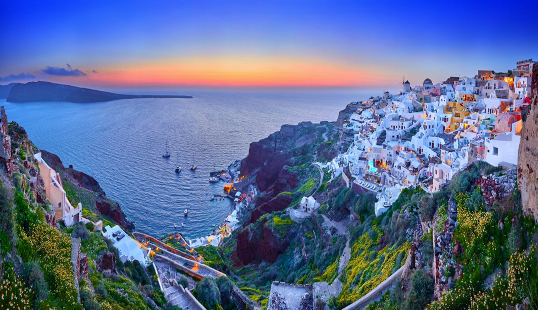 O Santorini krąży legenda, że niegdyś była mityczną Atlantydą zatopioną przez wybuch wulkanu