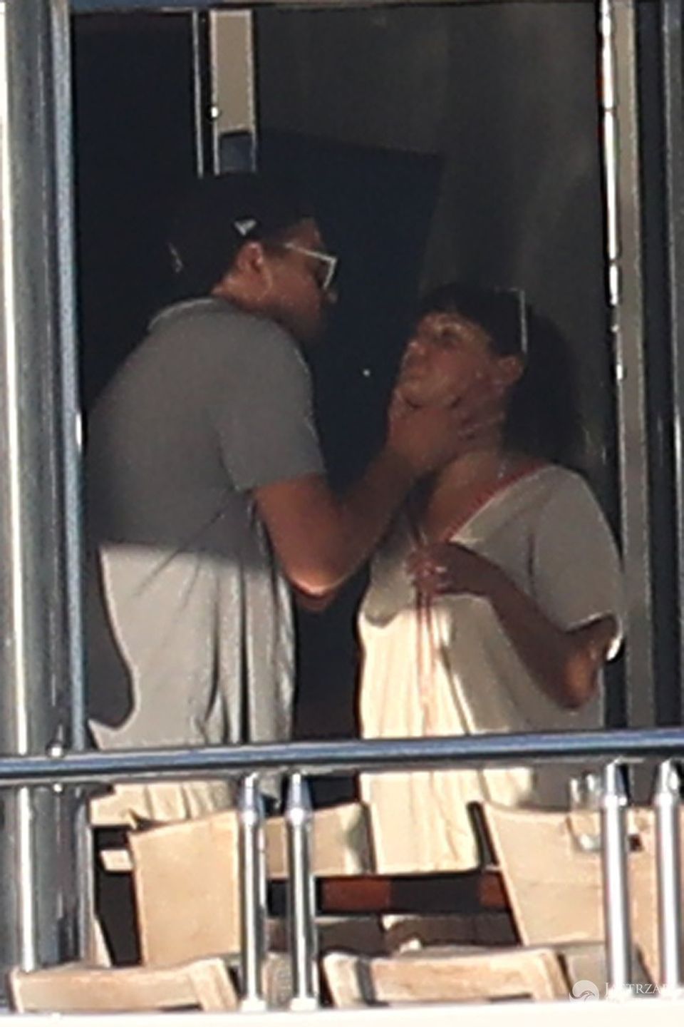 Leonardo DiCaprio poddusza kobietę na jachcie