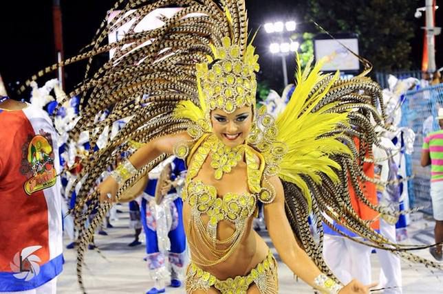 Katarzyna Stocka, znana jako Kashira, jest pierwszą Polką w historii, która poprowadziła korowód podczas karnawału w Rio de Janeiro w 2016 r.