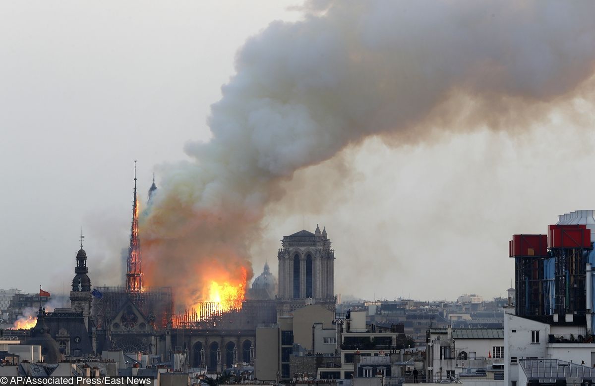 Paryż. Pożar Notre-Dame. Donald Tusk zamieścił wpis