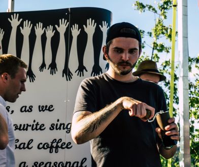 Mistrzowska kawa. Barista zdradza, jakie błędy popełniamy parząc małą czarną