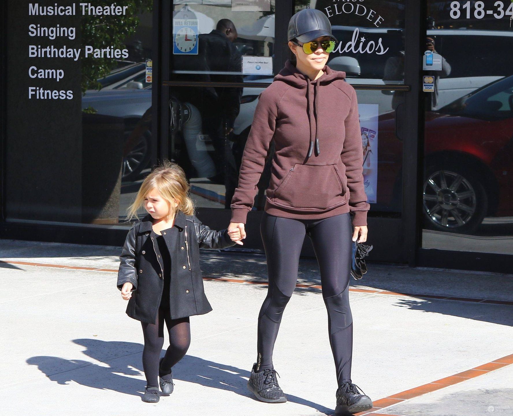 Reseda CA - Nov 11: Kourtney Kardashian and her daughter leaving ballet class in Reseda California on November11, 2015 
CAP/MPI/JM
©JM/MPI/Capital Pictures